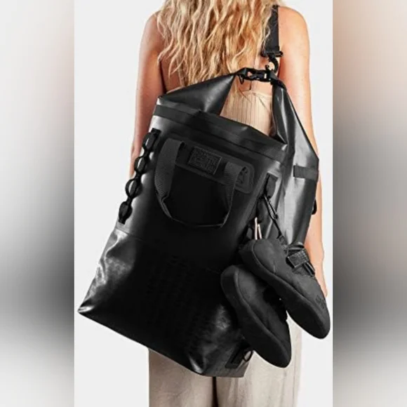 45L Black On The Roam Bag (So ill/ Jason Momoa) Discontinued XXL Size - Picture 2 of 5